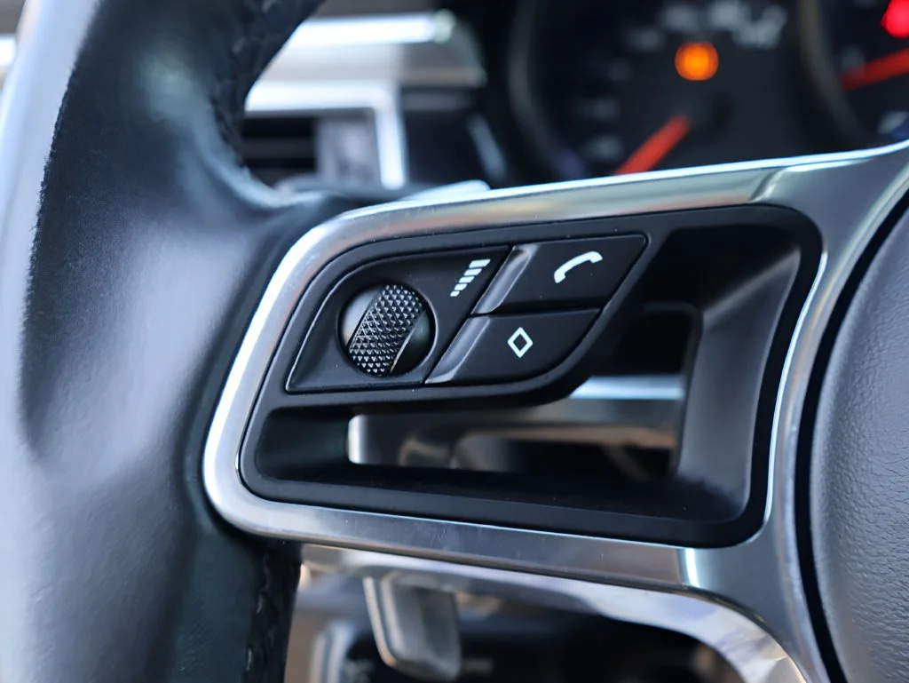 Used 2018  Porsche Base image 37