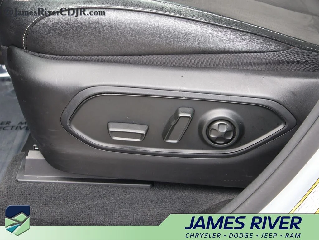 Used 2024 Silver Jeep Altitude image 25