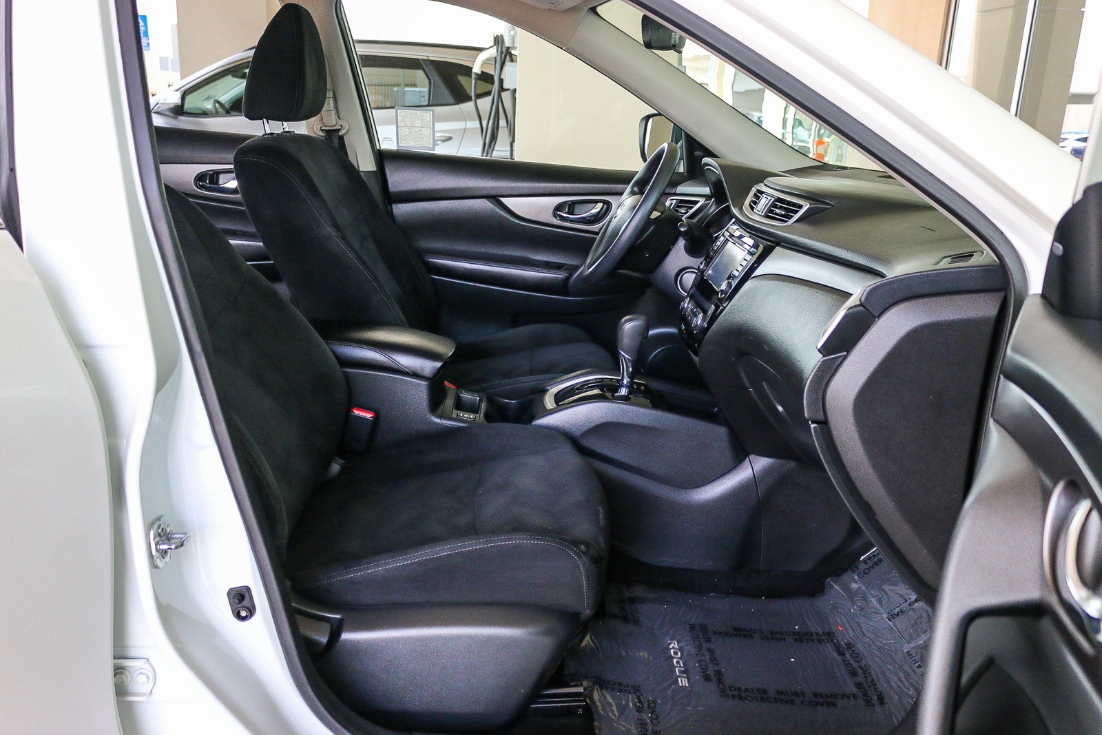 2016 Nissan Rogue SV - Photo 16