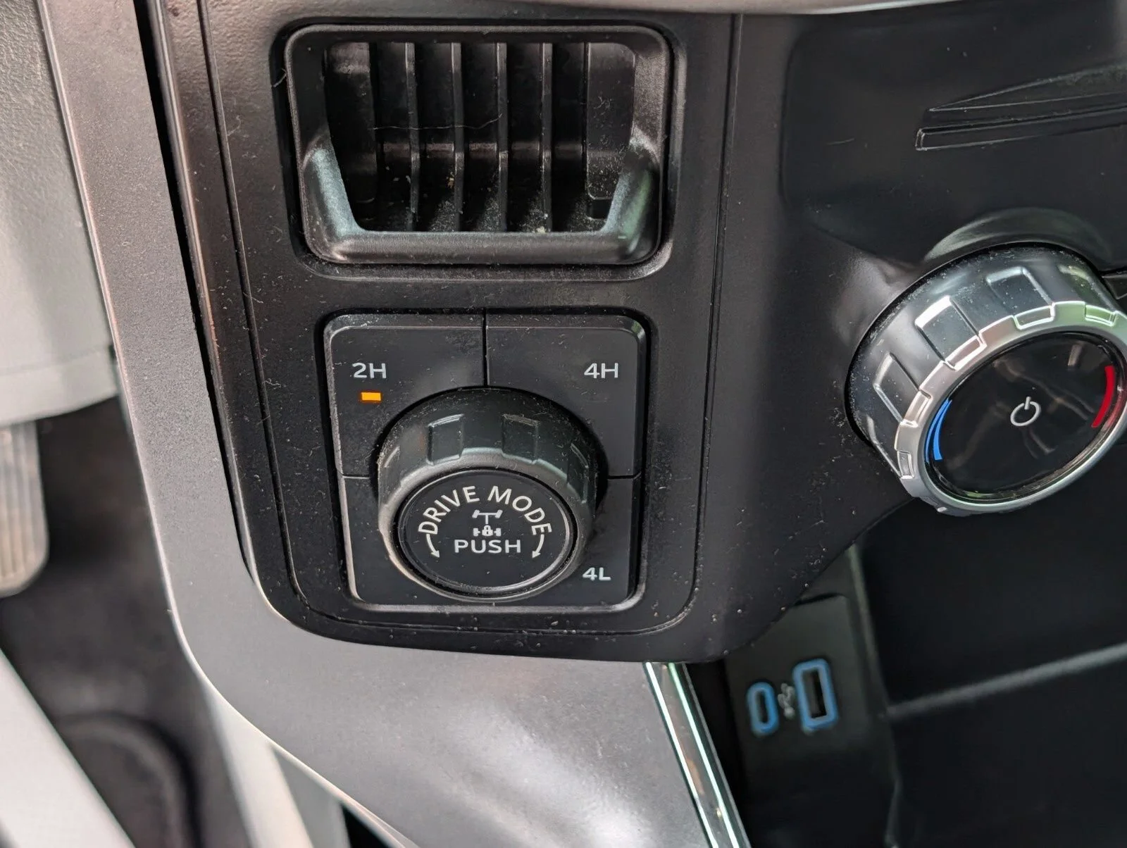 Used 2024 Black Ford XLT image 10