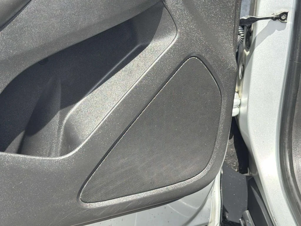 Used 2022 Silver Ice Metallic Chevrolet LT image 19