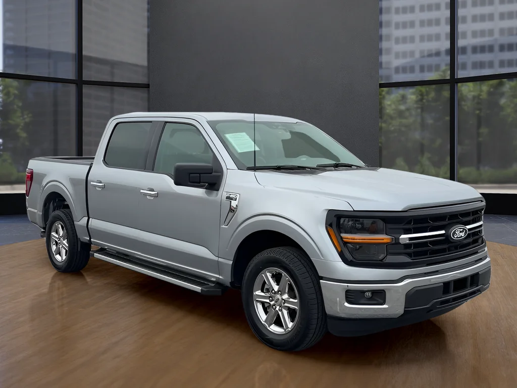 Used 2025 Silver Ford XLT image 3