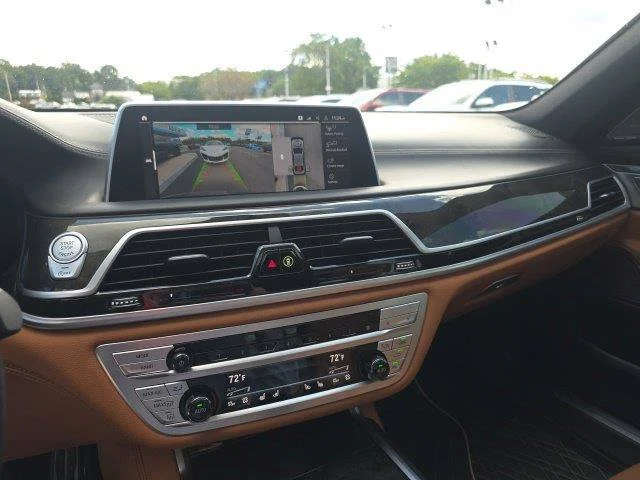 Used 2022 Gray BMW 750i xDrive image 21