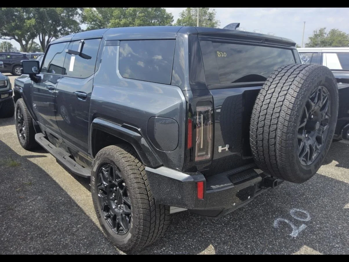 Used 2025 Graphite Blue Metallic GMC 2X image 7