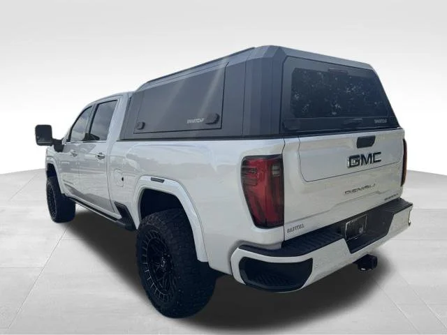 Used 2025 White GMC Denali Ultimate image 5