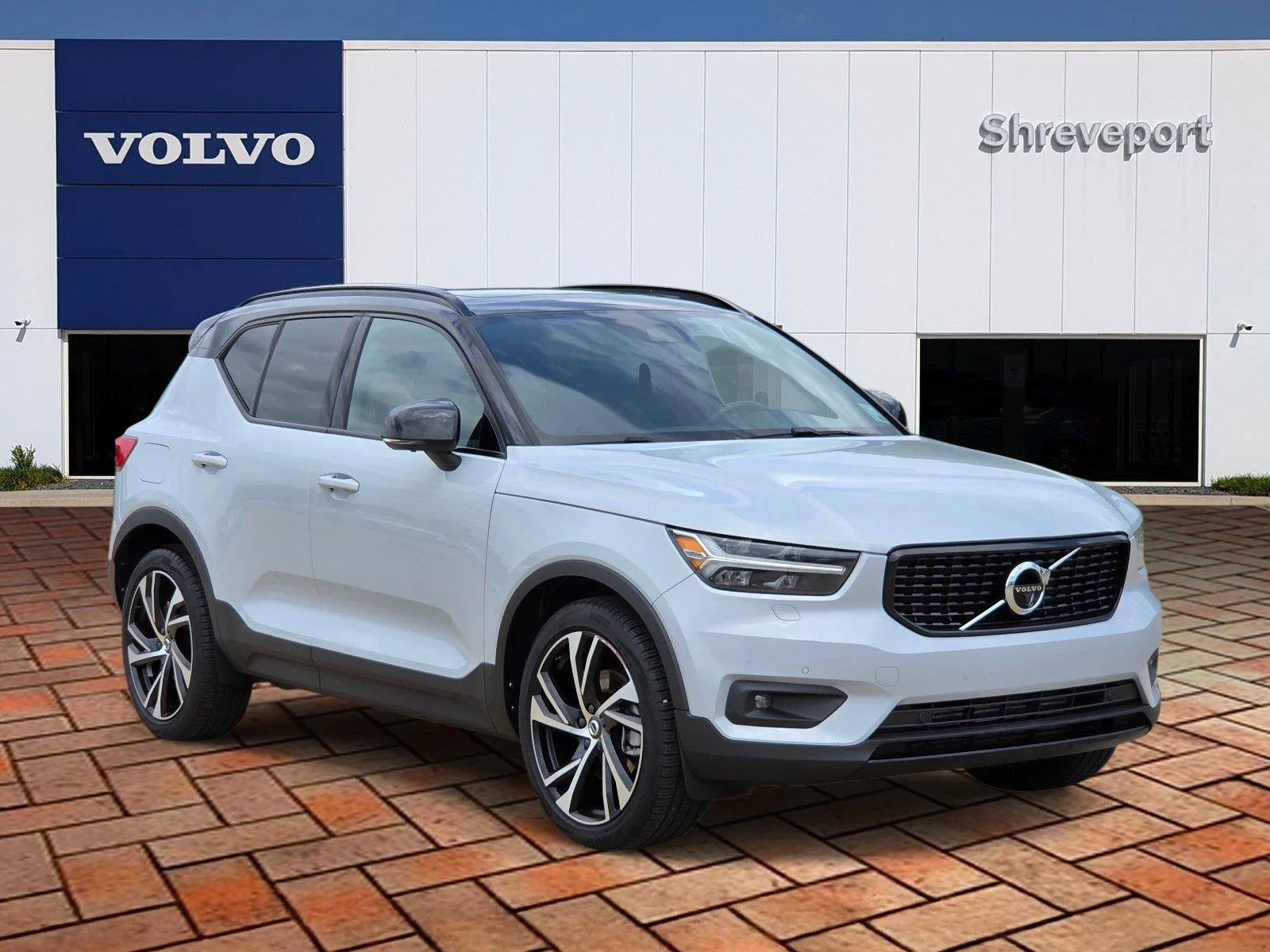 Used 2021 Glacier Silver Metallic Volvo R-Design image 3