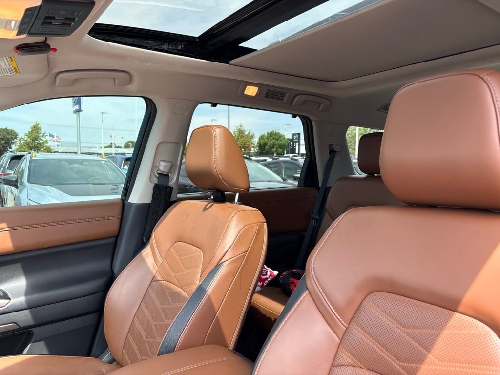 Used 2024 Black Nissan Platinum image 3