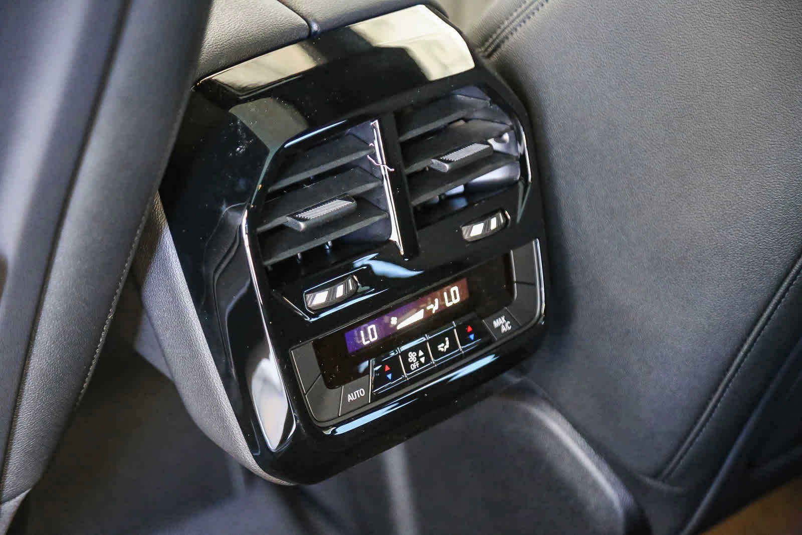 2025 BMW iX 50 - Photo 19