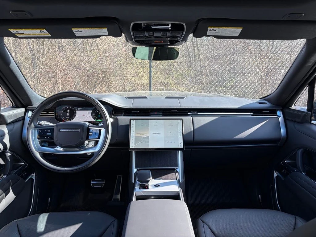 New 2025 Santorini Black Land Rover SE image 18