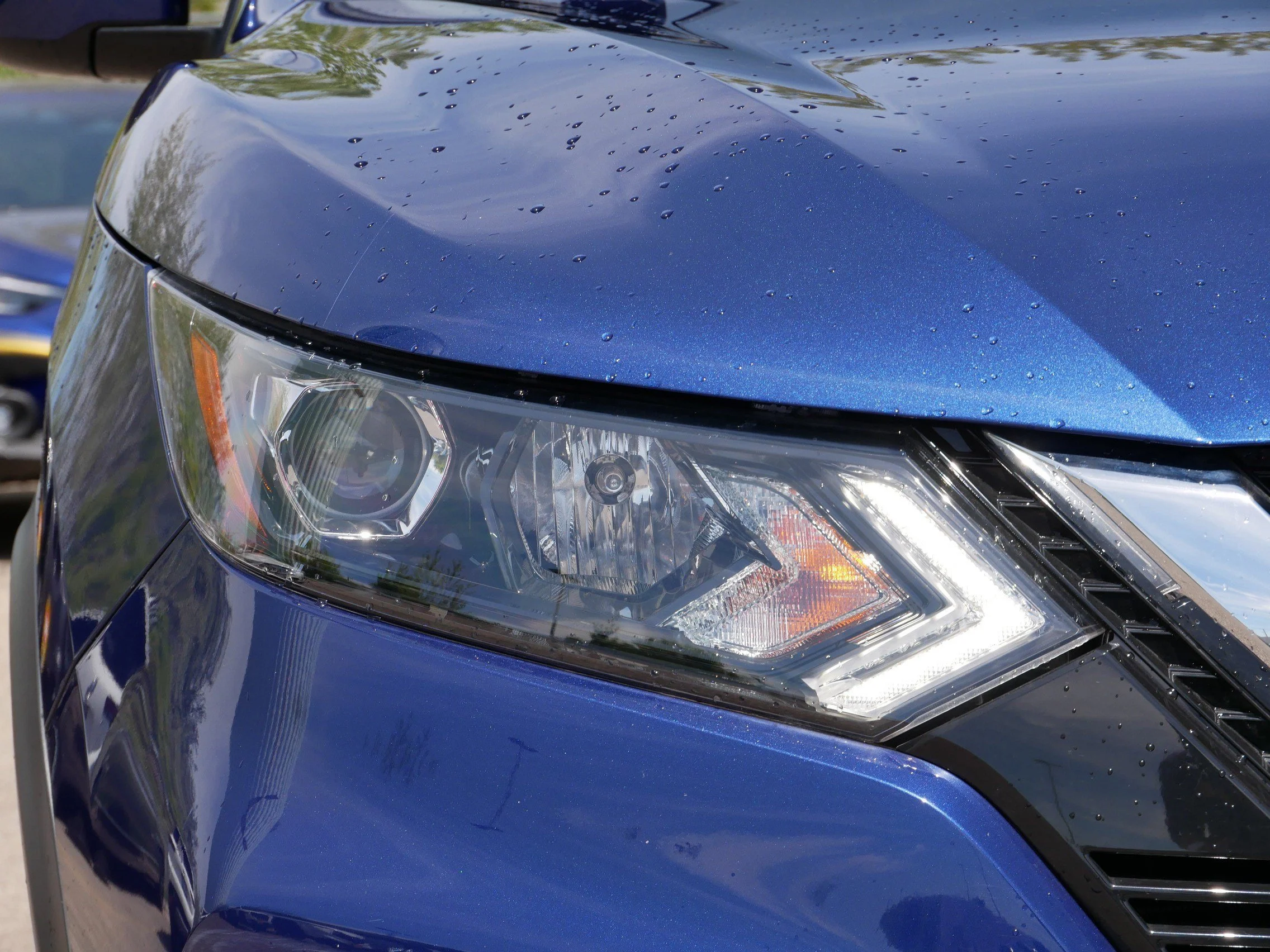 Used 2020 Caspian Blue Metallic Nissan SV image 16