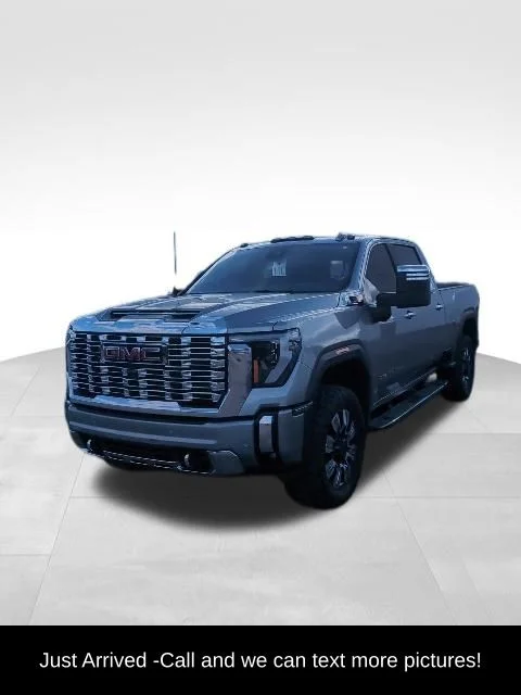 2024 GMC Sierra 4WD Crew Cab Standard Box Denali's photo