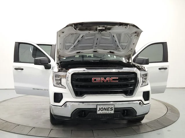 Used 2021 White GMC Base image 10