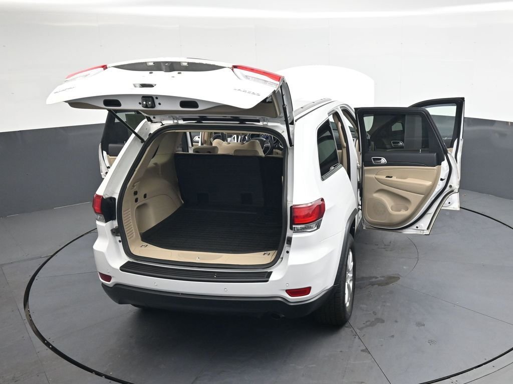 Used 2022 White Jeep Laredo E image 52