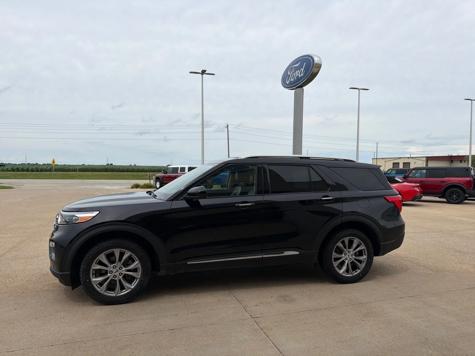 Used 2022 Agate Black Metallic Ford Limited image 5