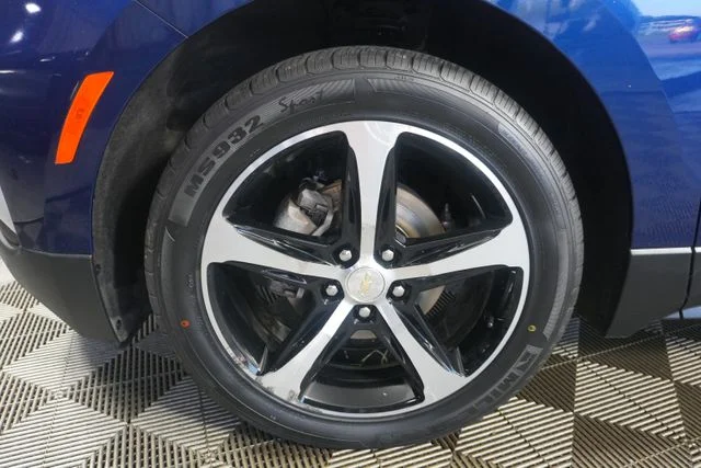 Used 2022 Blue Glow Metallic Chevrolet LT image 9