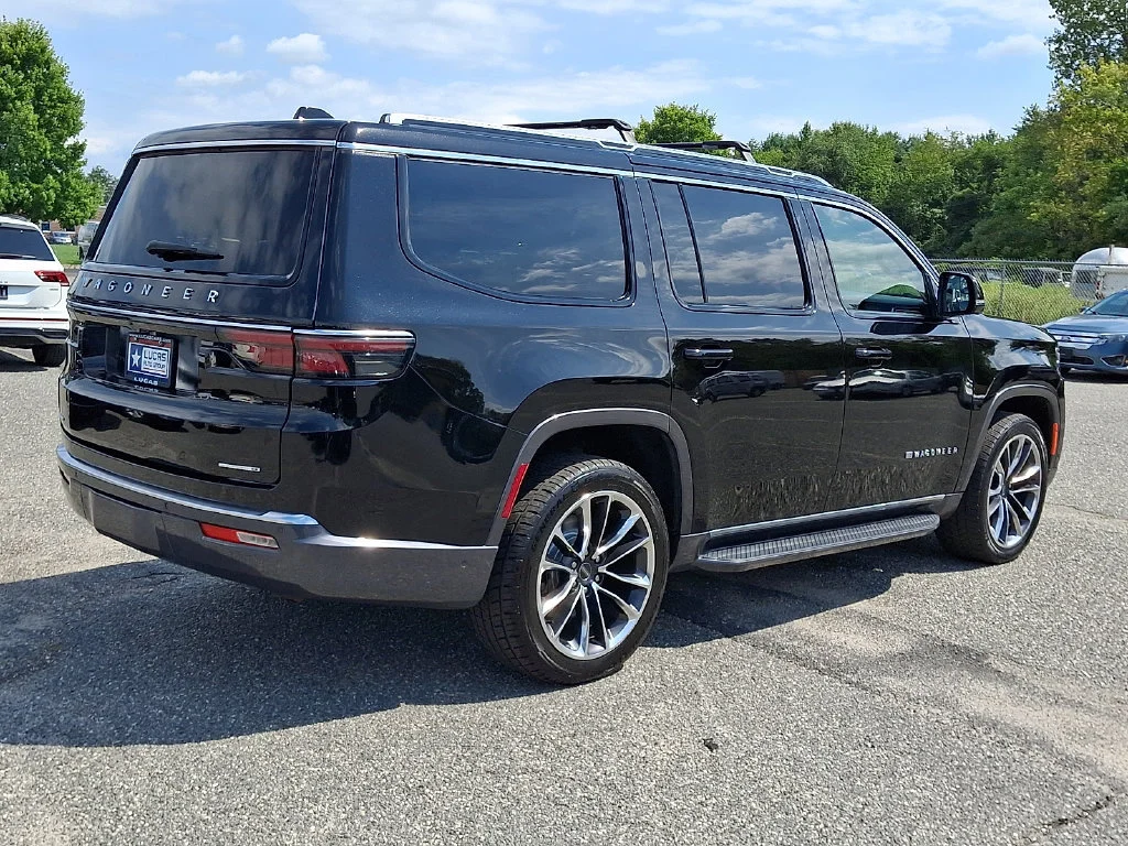 Used 2022 Diamond Black Crystal Pearlcoat Jeep Series II image 12