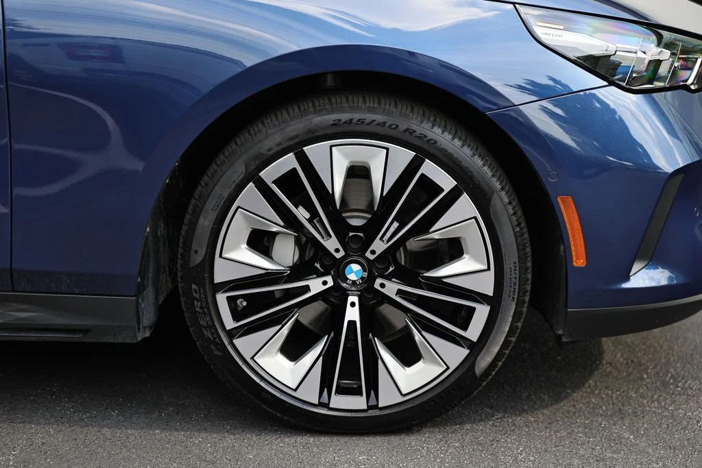 Used 2026 Phytonic Blue Metallic BMW 530i image 4