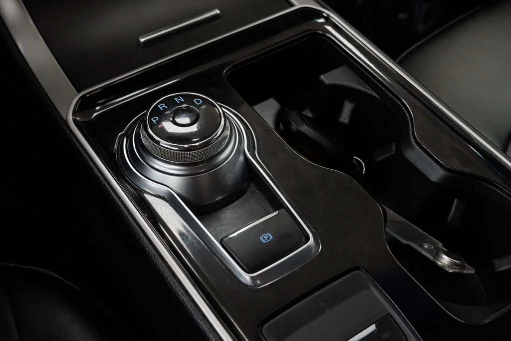Used 2019 Gray Ford SEL image 19