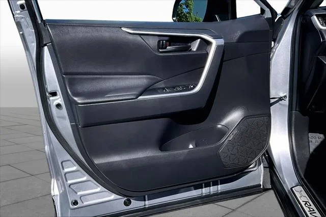 Certified Used 2024 SILVER SKY METALLIC Toyota  image 22