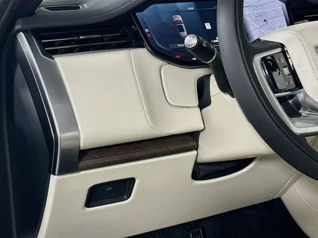 New 2026 Santorini Black Land Rover SE image 10