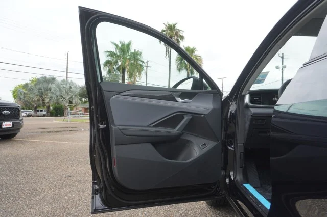 New 2026 Deep Black Pearl Volkswagen SE image 15