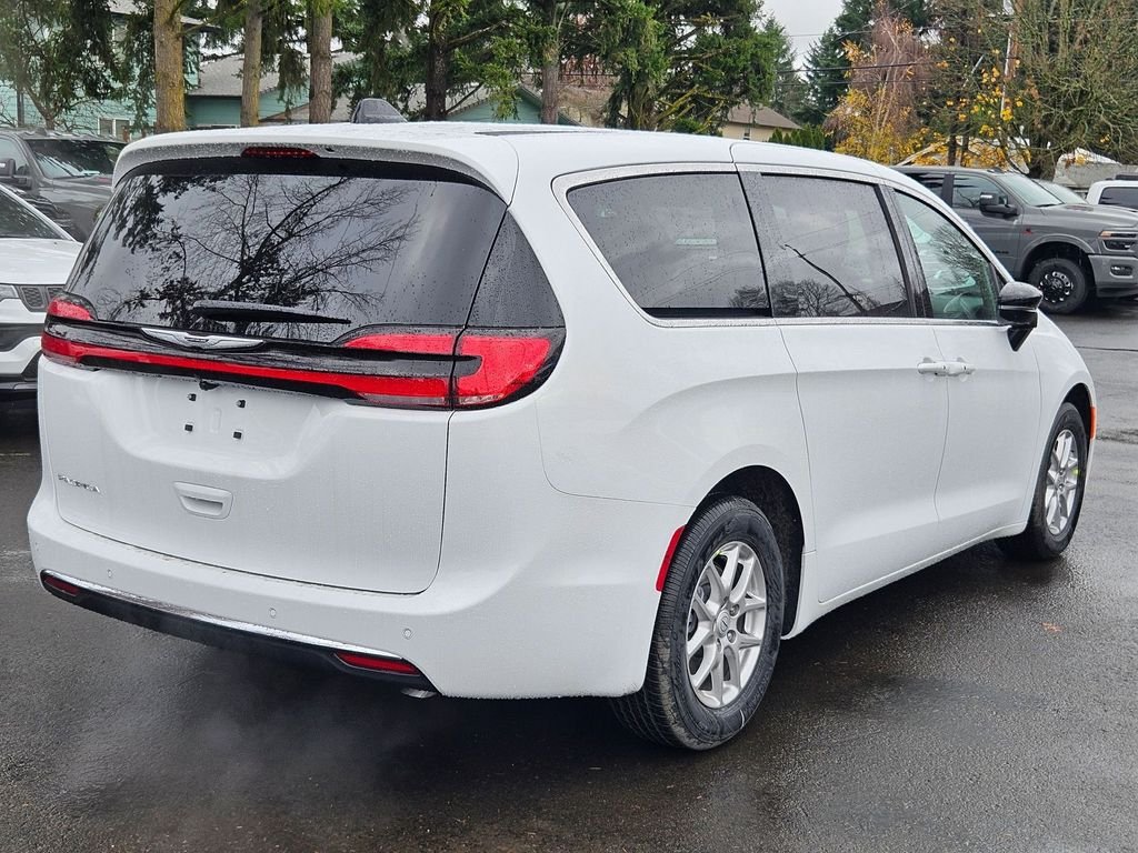 New 2026 Bright White Clear-Coat Exterior Paint Chrysler Select image 7