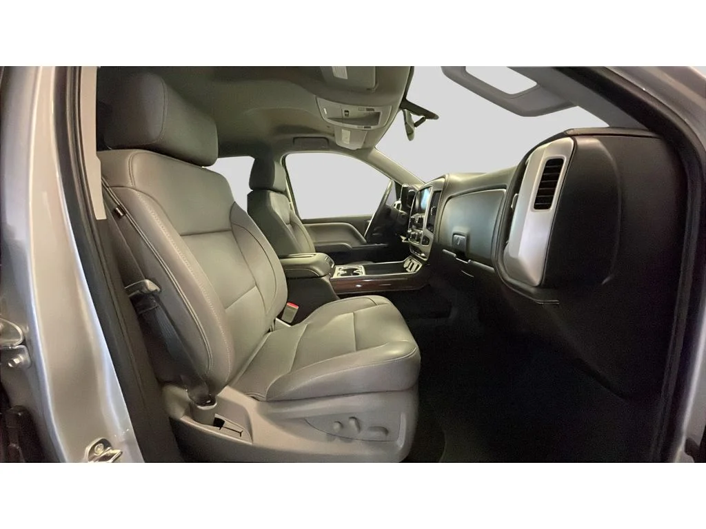 Used 2018 Quicksilver Metallic GMC SLT image 16
