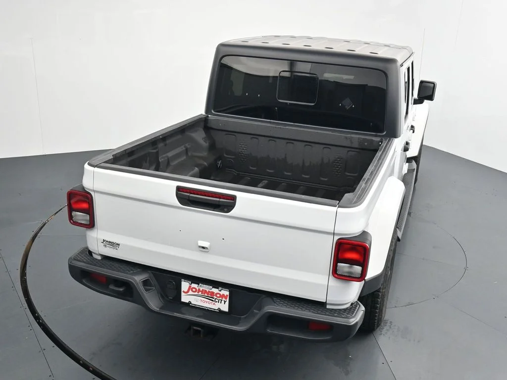 Used 2021 White Jeep Sport image 27