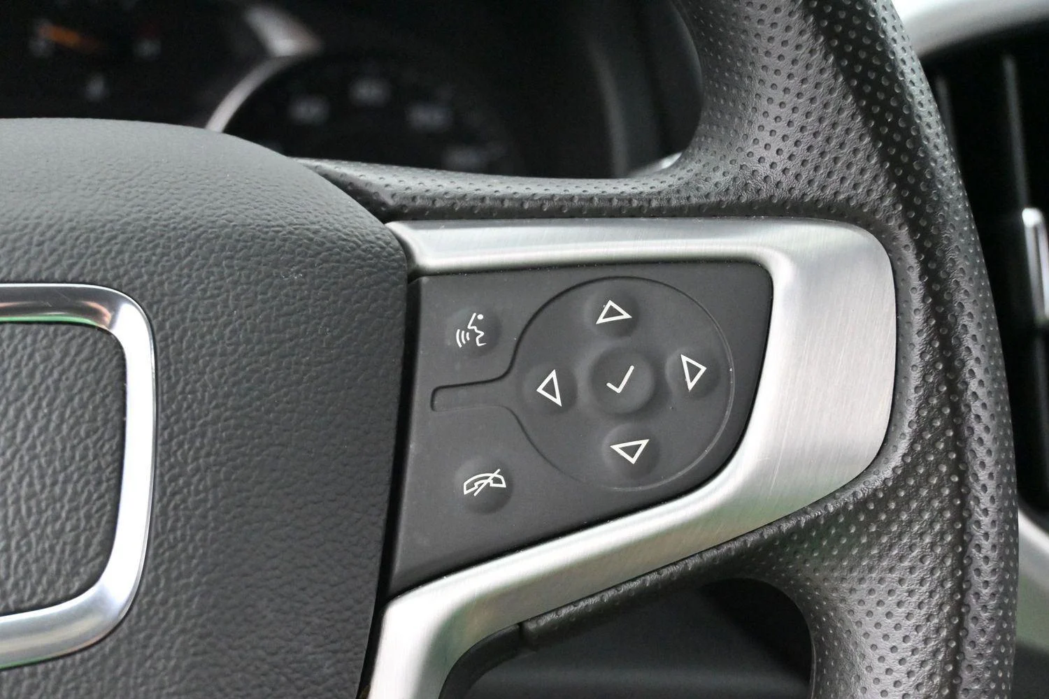 Used 2022 Summit White GMC SLE image 18