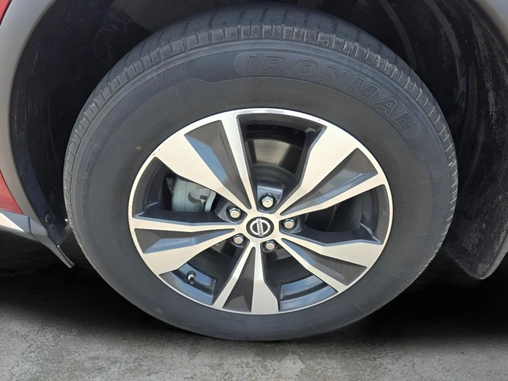 Used 2019 Cayenne Red Pearl Metallic Nissan S image 28