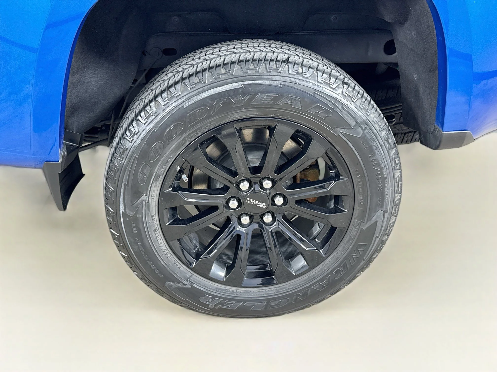 Used 2022 Dynamic Blue Metallic GMC Elevation image 31