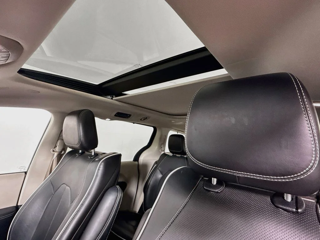 Used 2022 Black Chrysler Limited image 22