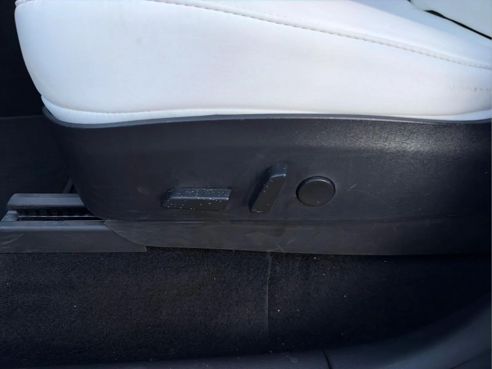 Used 2020  Tesla Long Range image 27