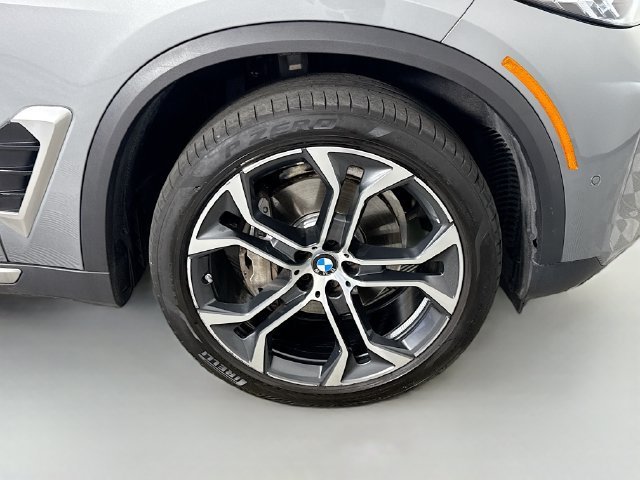 Used 2024 Skyscraper Grey Metallic BMW sDrive40i image 28