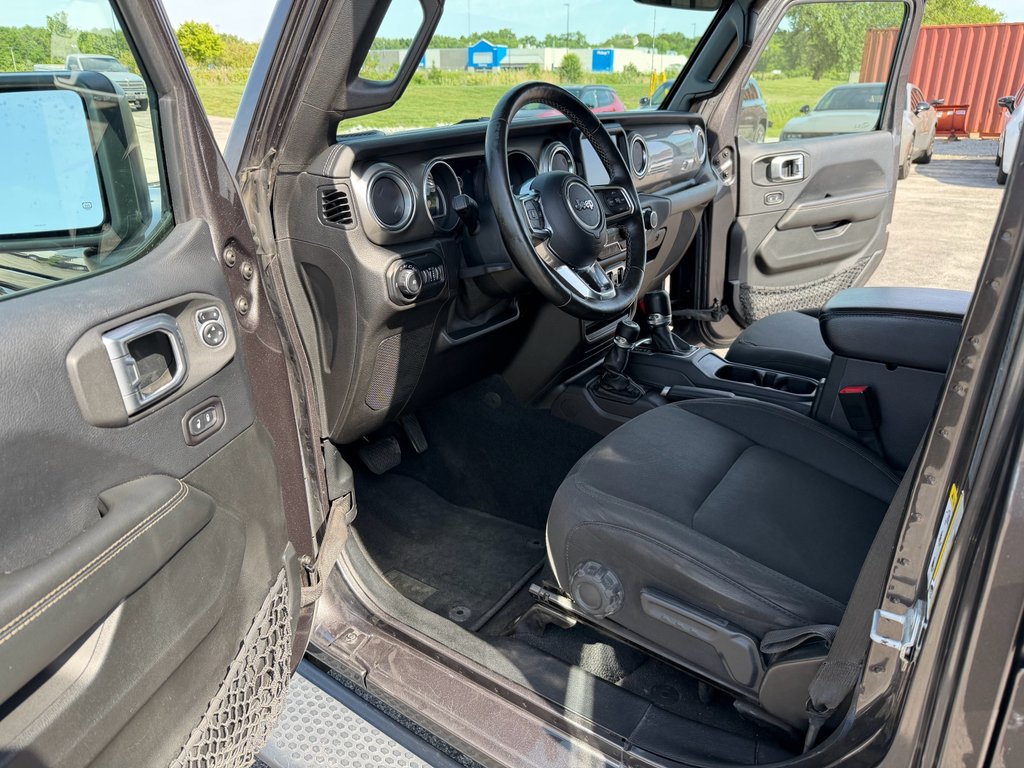 Used 2019 Granite Crystal Metallic Clearcoat Jeep Sahara image 8