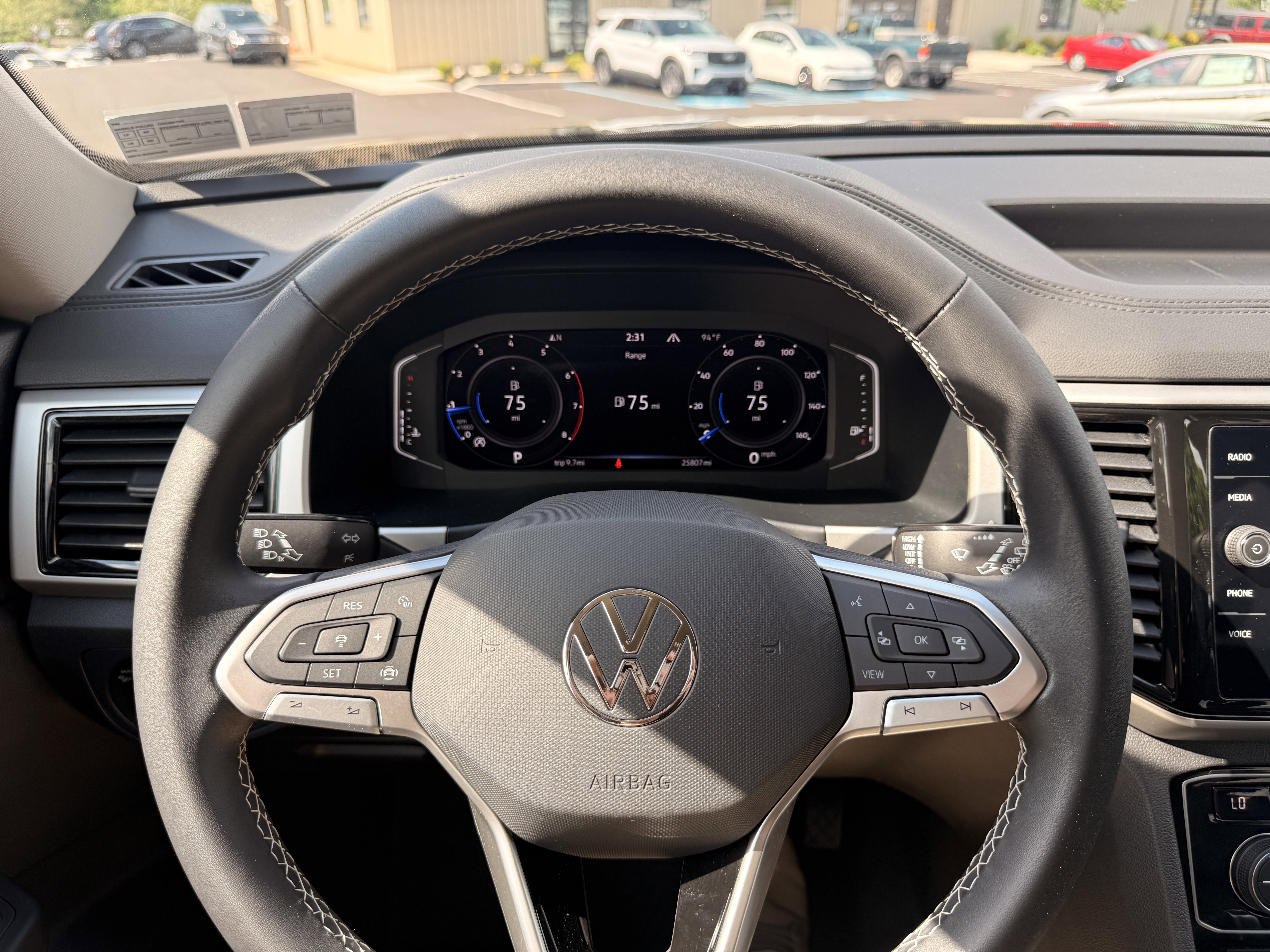 Used 2023  Volkswagen 3.6L V6 SE w/Technology image 28