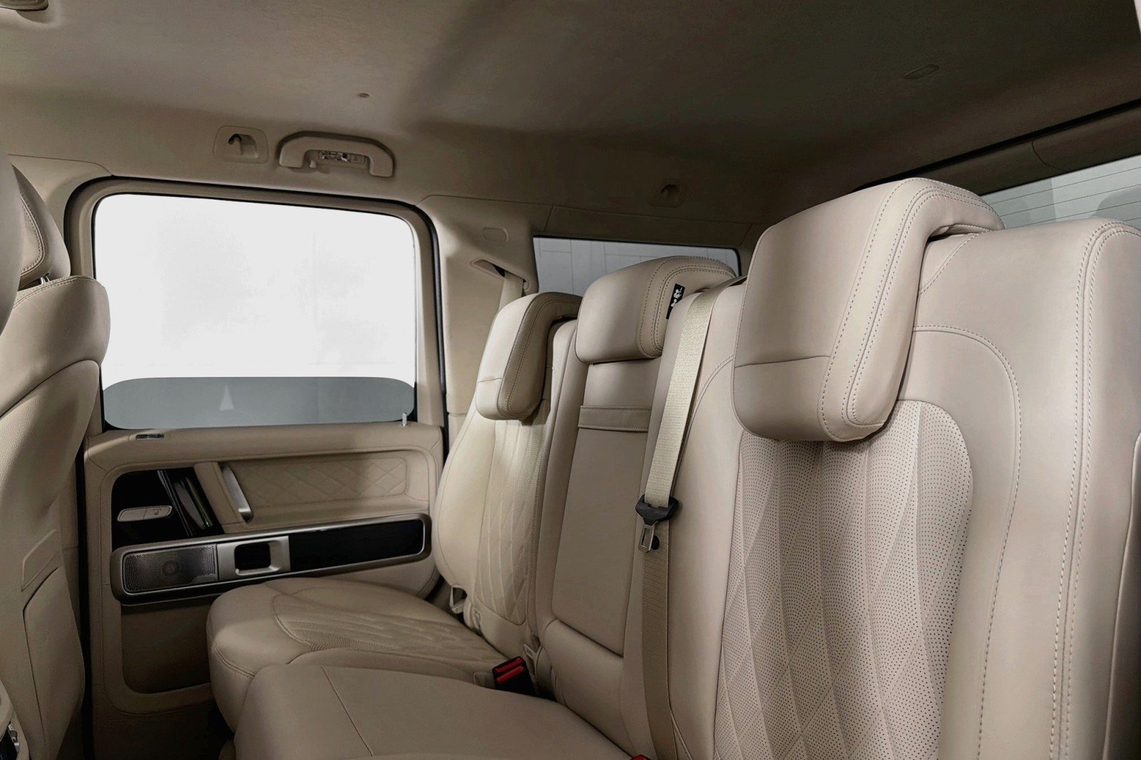 Certified Used 2025 MANUFAKTUR Olive Metallic Mercedes-Benz G 550 image 9