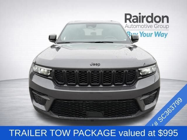 Used 2025 Baltic Gray Metallic Clearcoat Jeep Altitude image 2