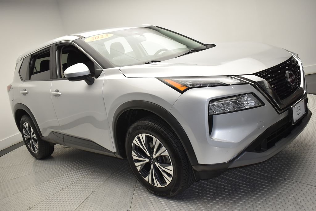 Used 2023 Silver Nissan SV image 3