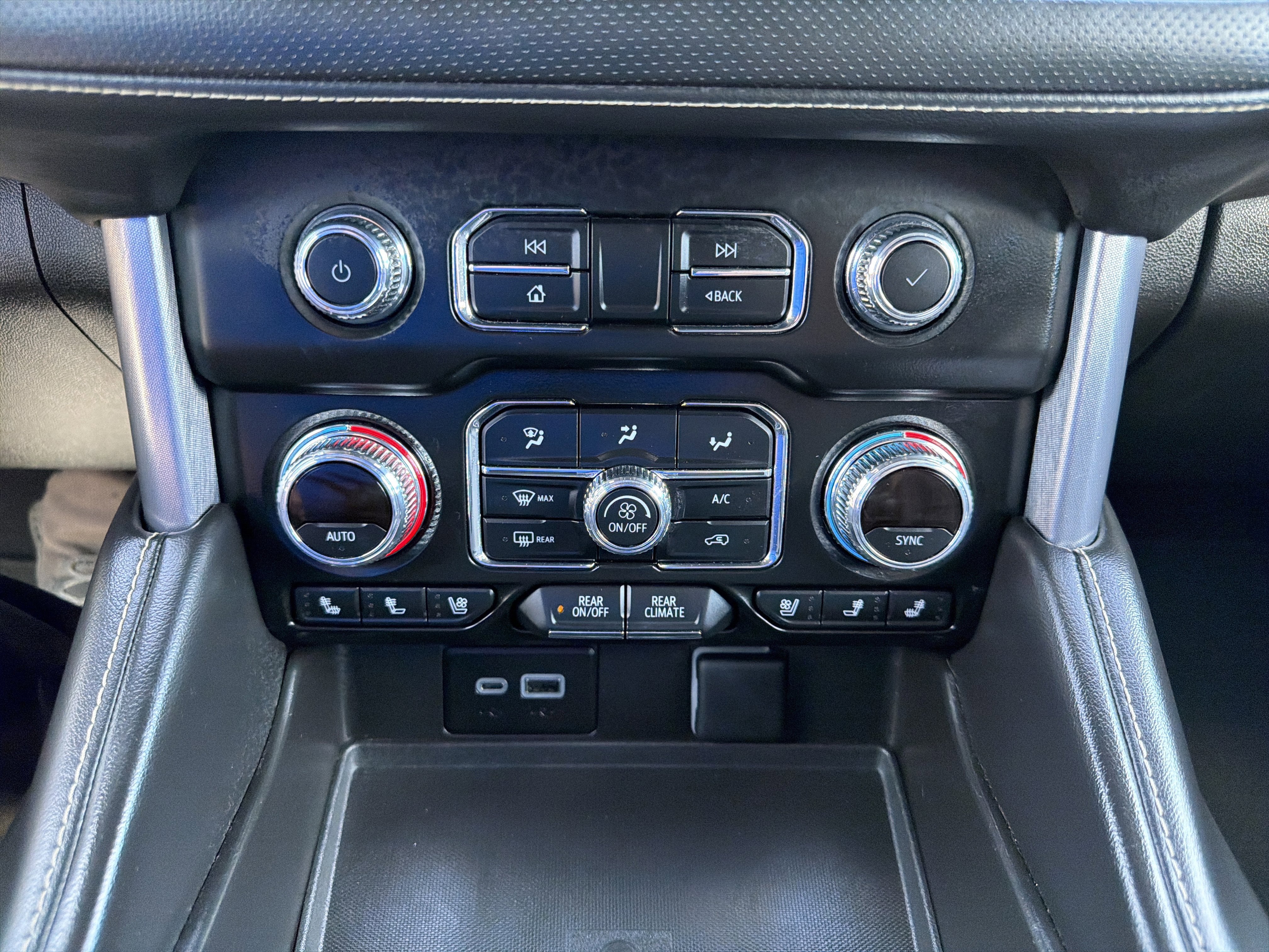 Used 2024 Midnight Blue Metallic GMC SLT image 20