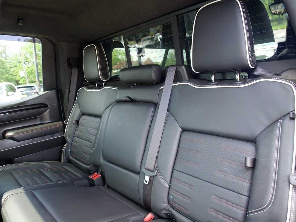 Used 2023 ONYX BLACK GMC AT4X image 16
