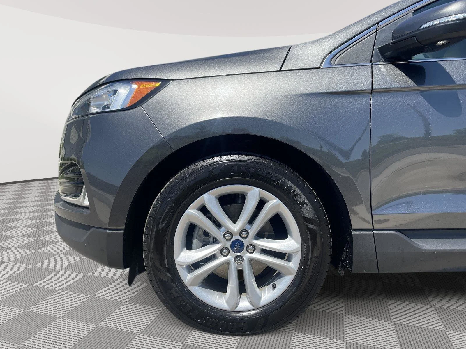 Used 2020 Magnetic Ford SEL image 11