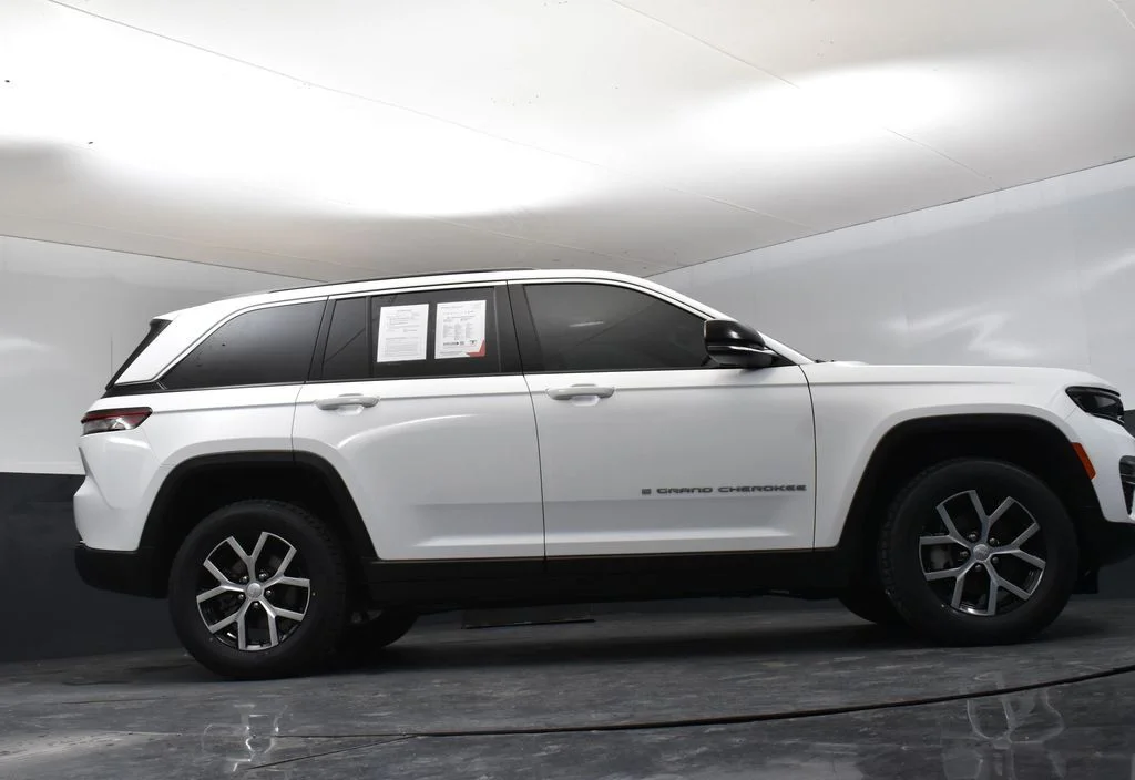 Certified Used 2024 White Jeep Limited image 33