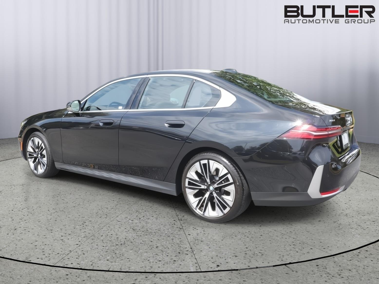 Used 2025 Black Sapphire Metallic BMW 530i xDrive image 4