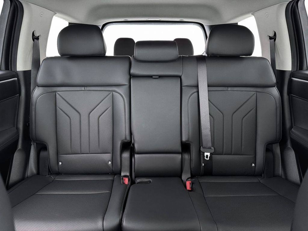 New 2026 White Hyundai SEL FWD image 35