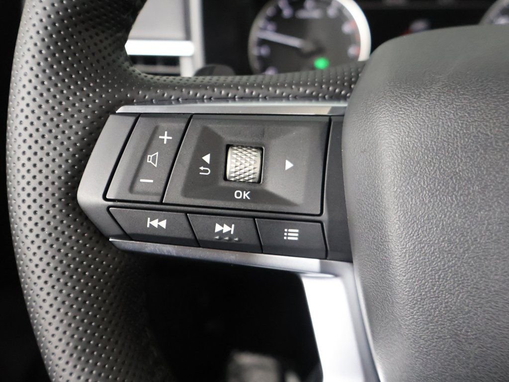 New 2026 Silver Mitsubishi SE image 42