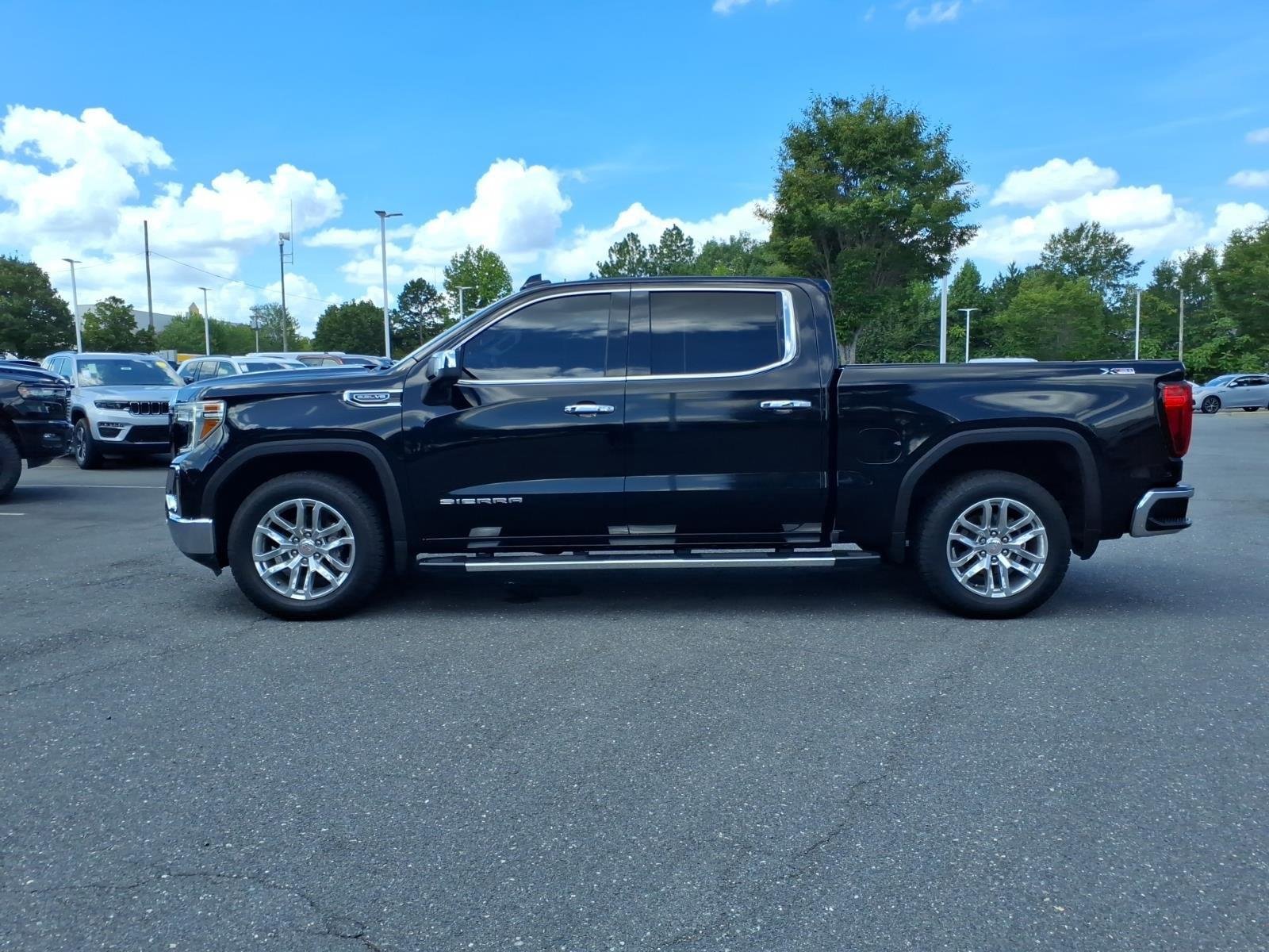 Used 2021 Onyx Black GMC SLT image 3