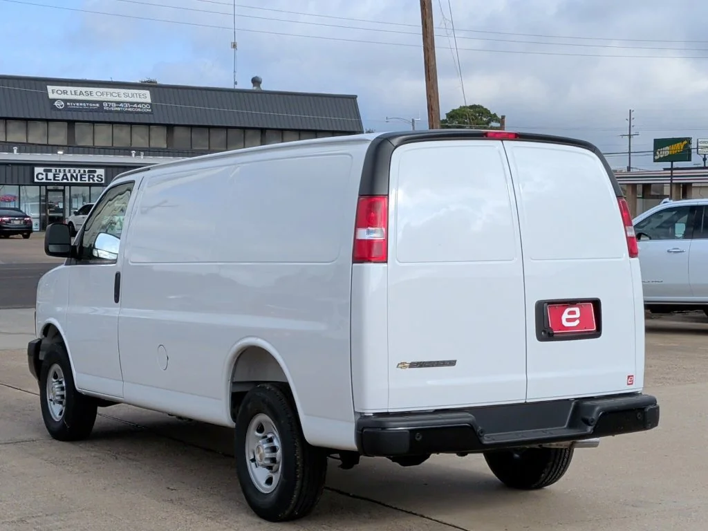 2025 Chevrolet Express Cargo Work Van - Photo 6