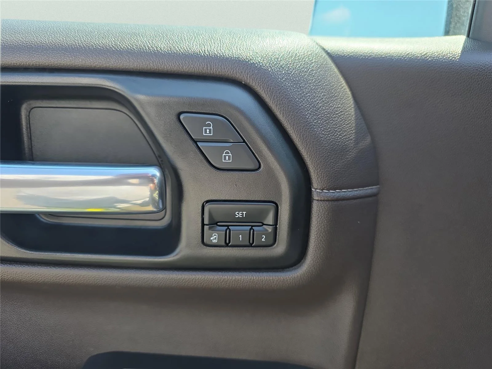 Used 2021 Onyx Black GMC SLT image 18