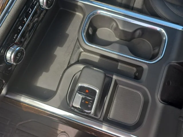 Used 2025 Silver GMC Elevation image 26